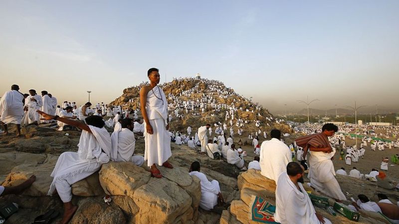 Saudi Bagikan Sajadah untuk Jemaah Haji Tahun Ini