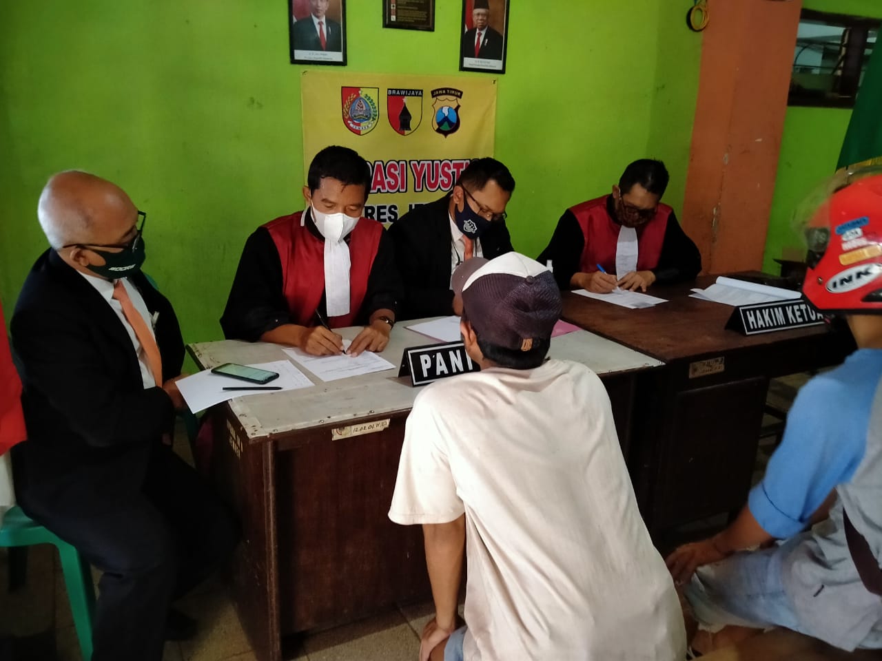 Di Jember 107 Warga Tak Bermasker Disidang, Disanksi Menyapu Pasar