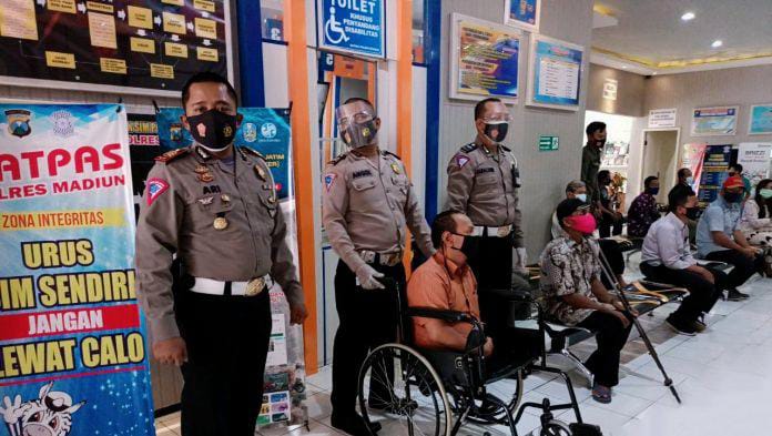 Polres Madiun Berikan Pengawalan Khusus Bagi Pemohon SIM D