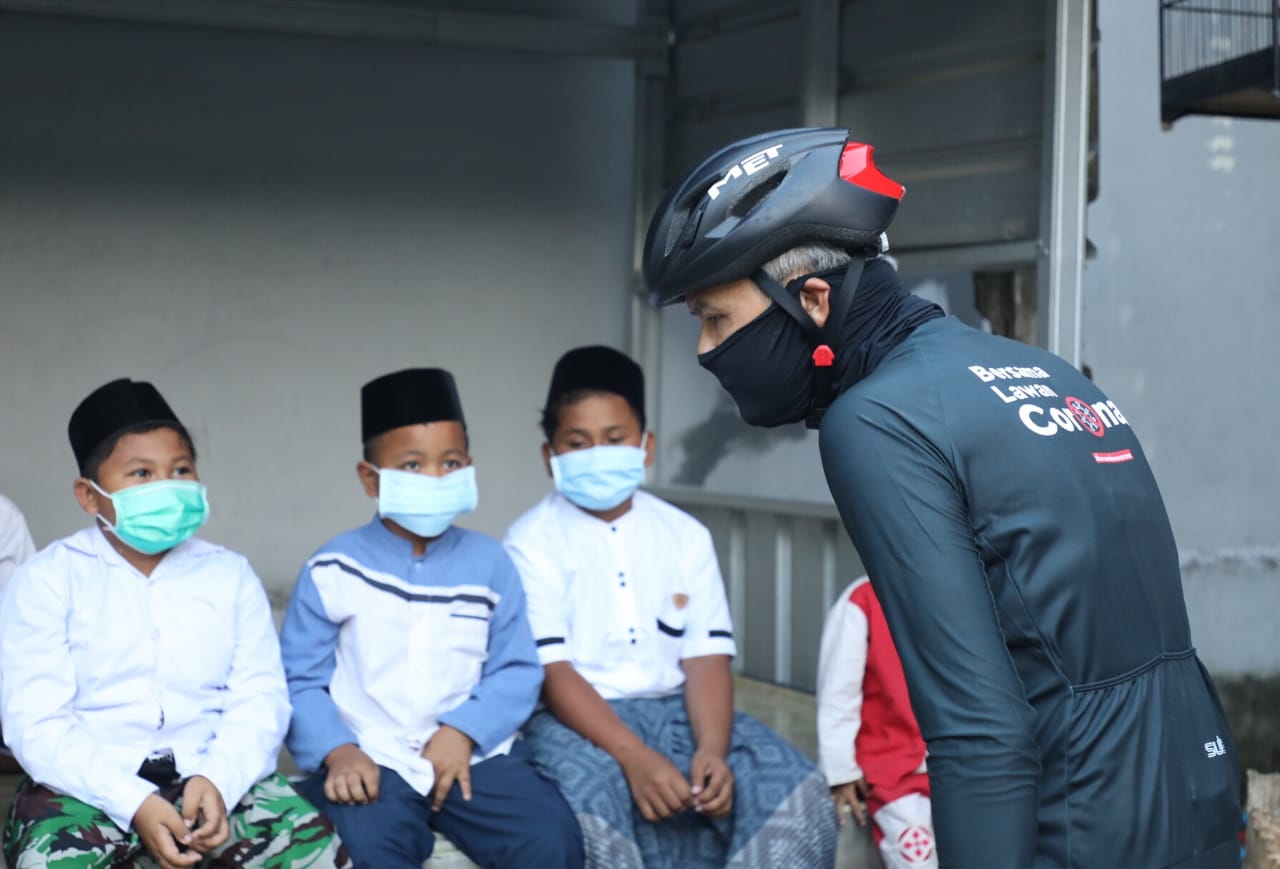 Ganjar Menyimpan Haru Saat Menengok Anak Panti Nurul Baet