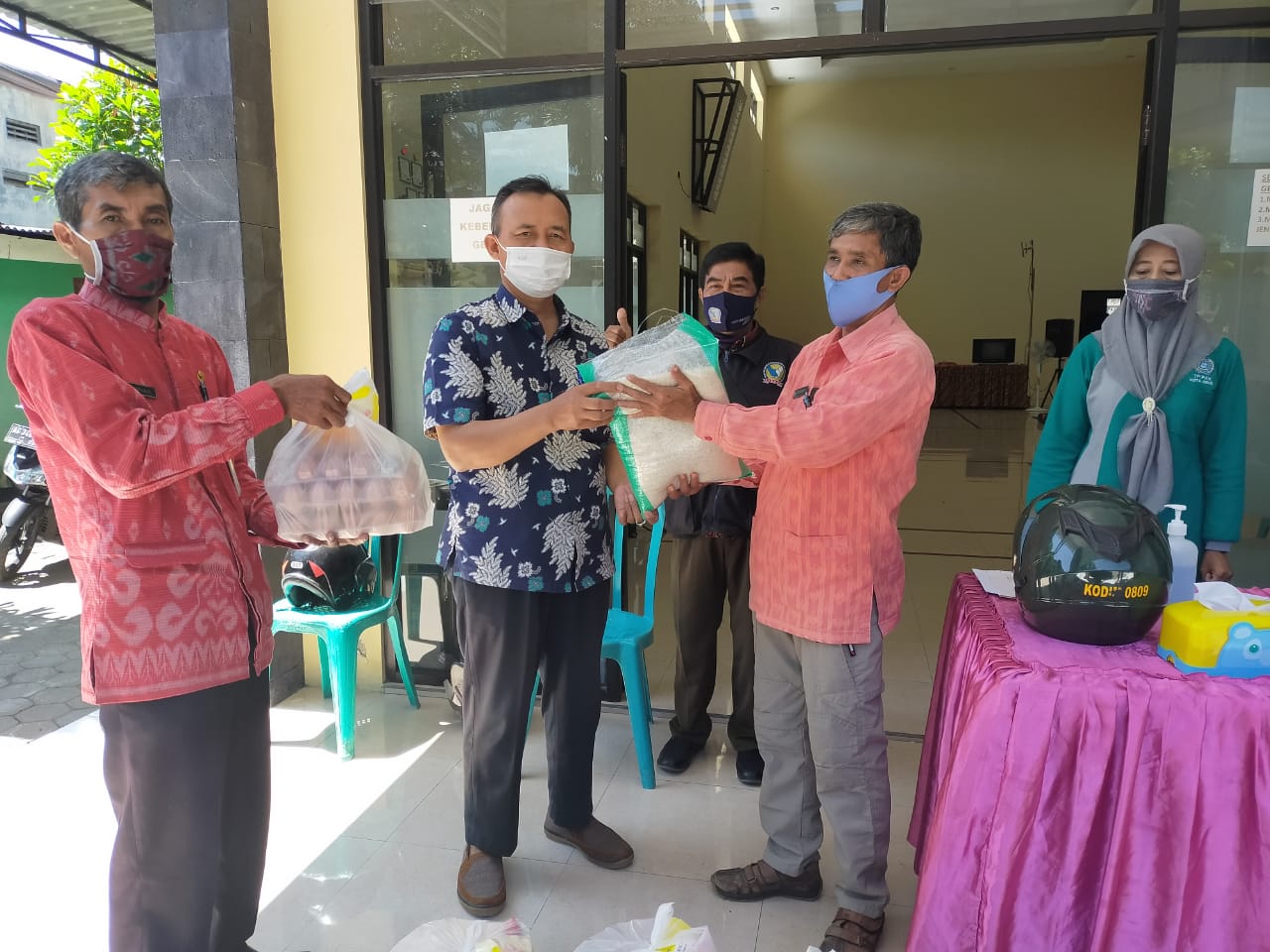 Pemkot Kediri Kembali Salurkan Bantuan Sembako Warga Isolasi Covid-19