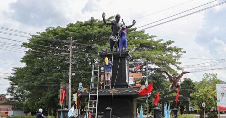 Patung - Patung Dicat Hitam, DLH Ponorogo : Ada Makna Tersendiri