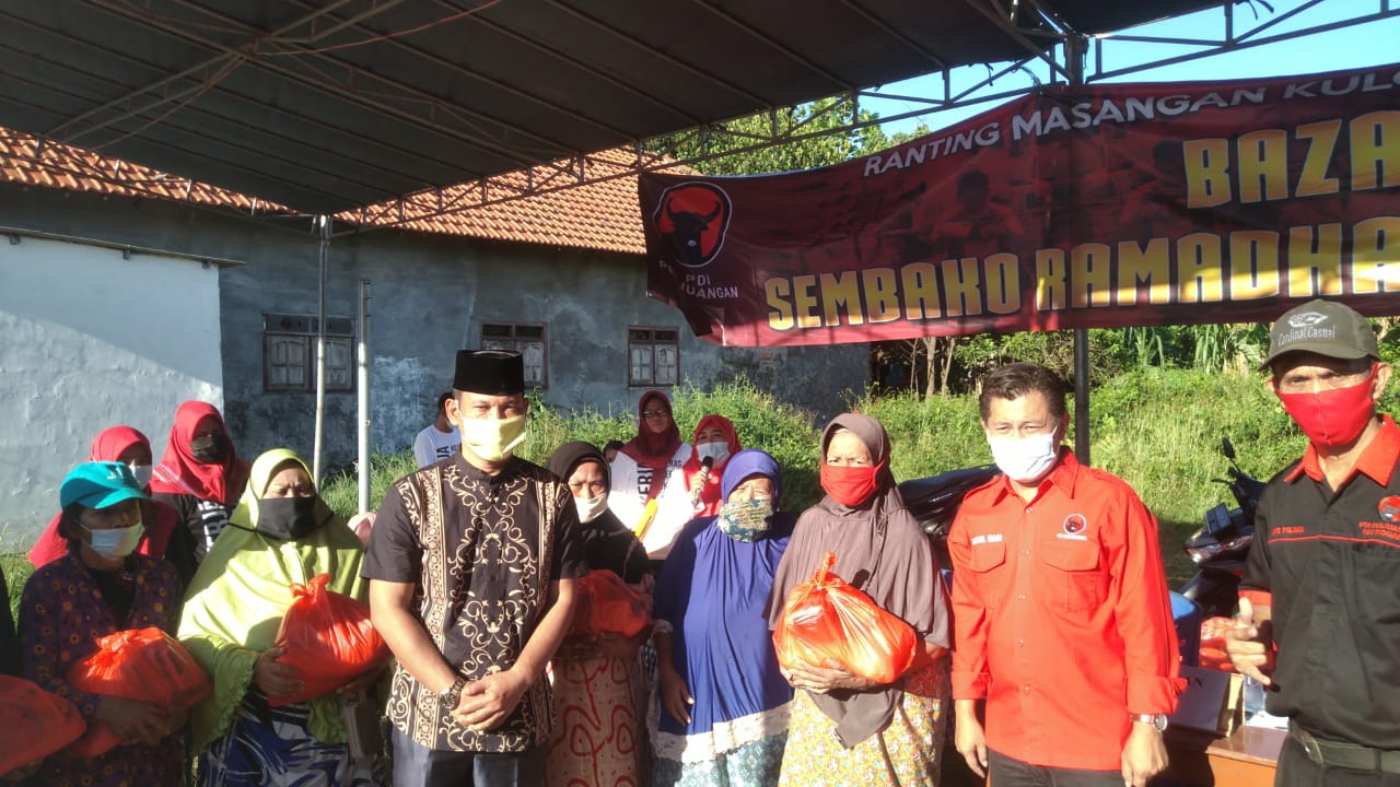 PDI Perjuangan Masangan Kulon Gelar Bazar Sembako Ramadhan