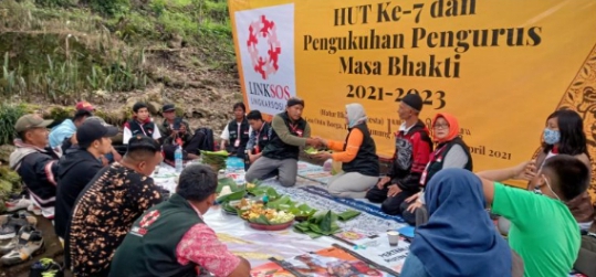 Linksos Ajak Warga Jelajahi Gunung Arjuno Bersama Difabel