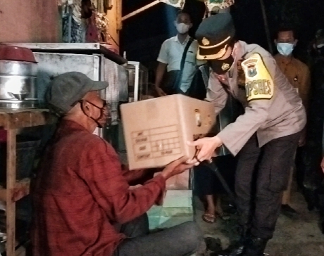 Kapolresta Mojokerto Bagikan 75 Paket Sembako dan Obat-obatan ke Warga Miskin di Yayasan Mojopahit