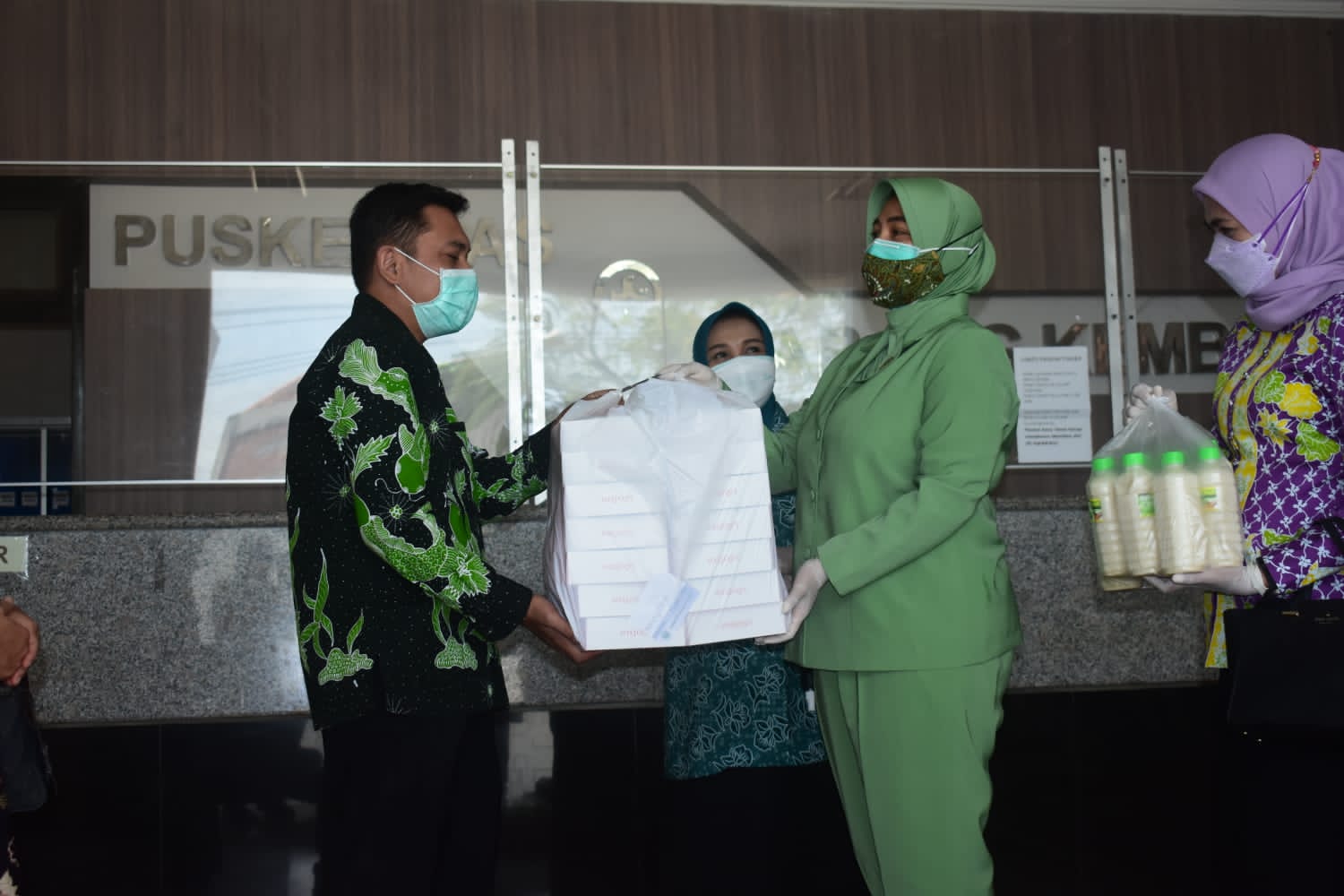 Gotong Royong Lawan Covid-19, Para Istri Tentara di Lamongan Perhatikan Nasib Nakes