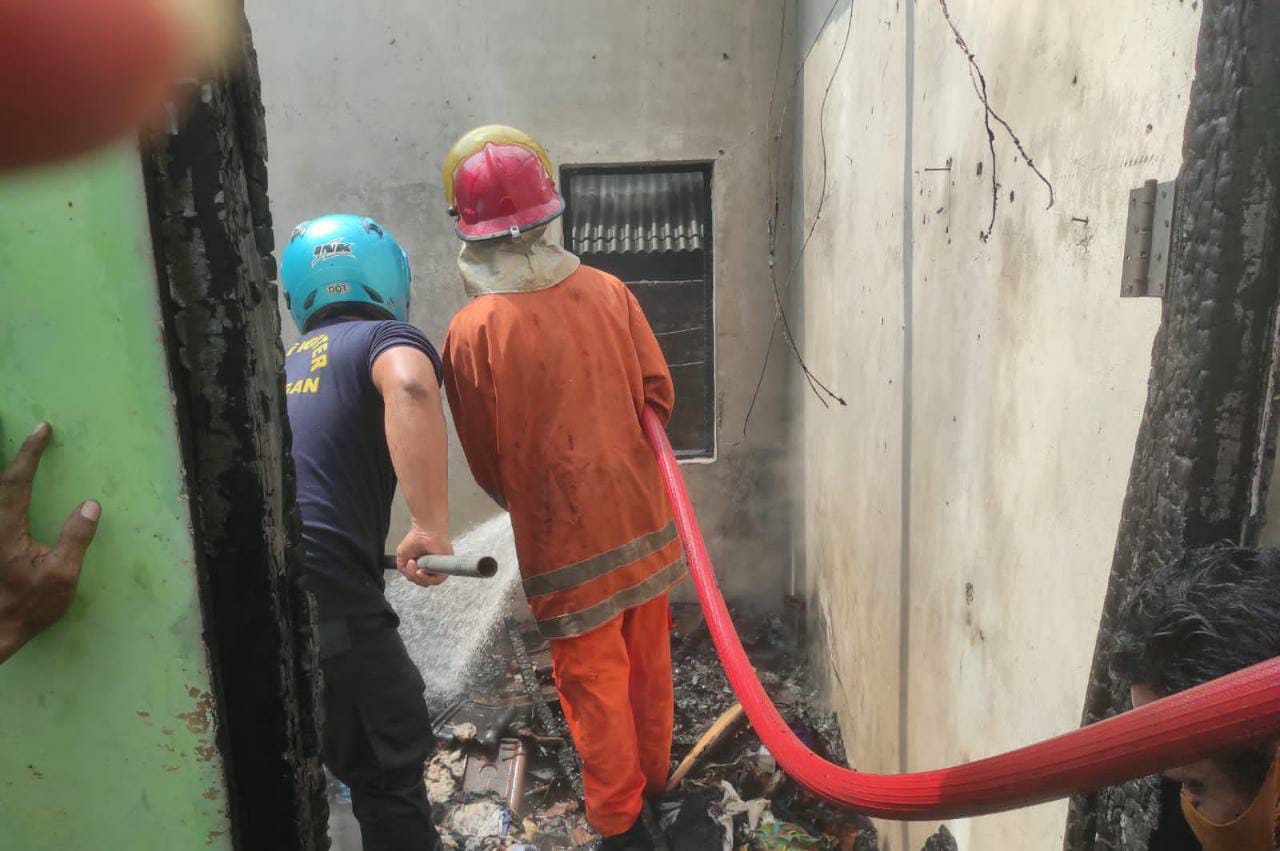 Si Jago Merah Ngamuk di Sambeng Lamongan, Kerugian Diperkirakan Ratusan Juta