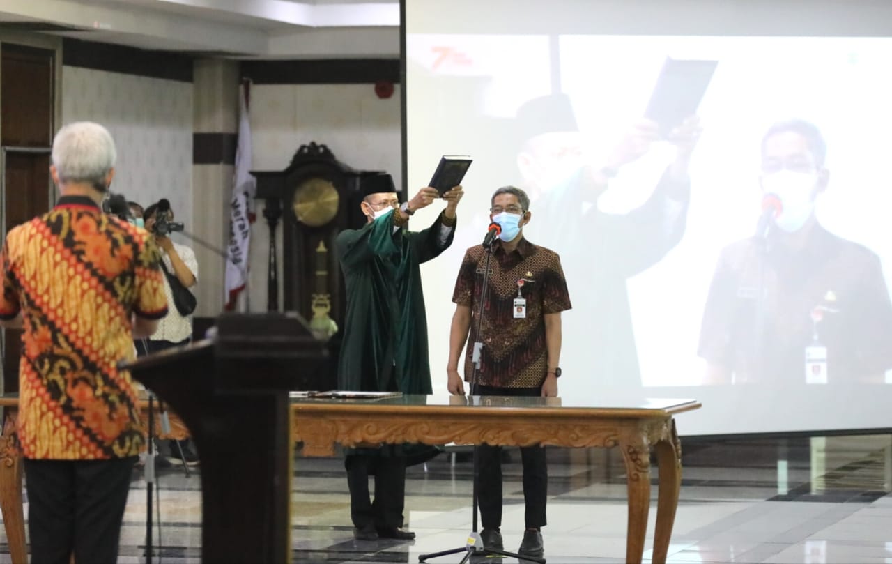 Gubernur Ganjar Lantik Sumarno, Sekda Jateng Hasil Lelang Jabatan