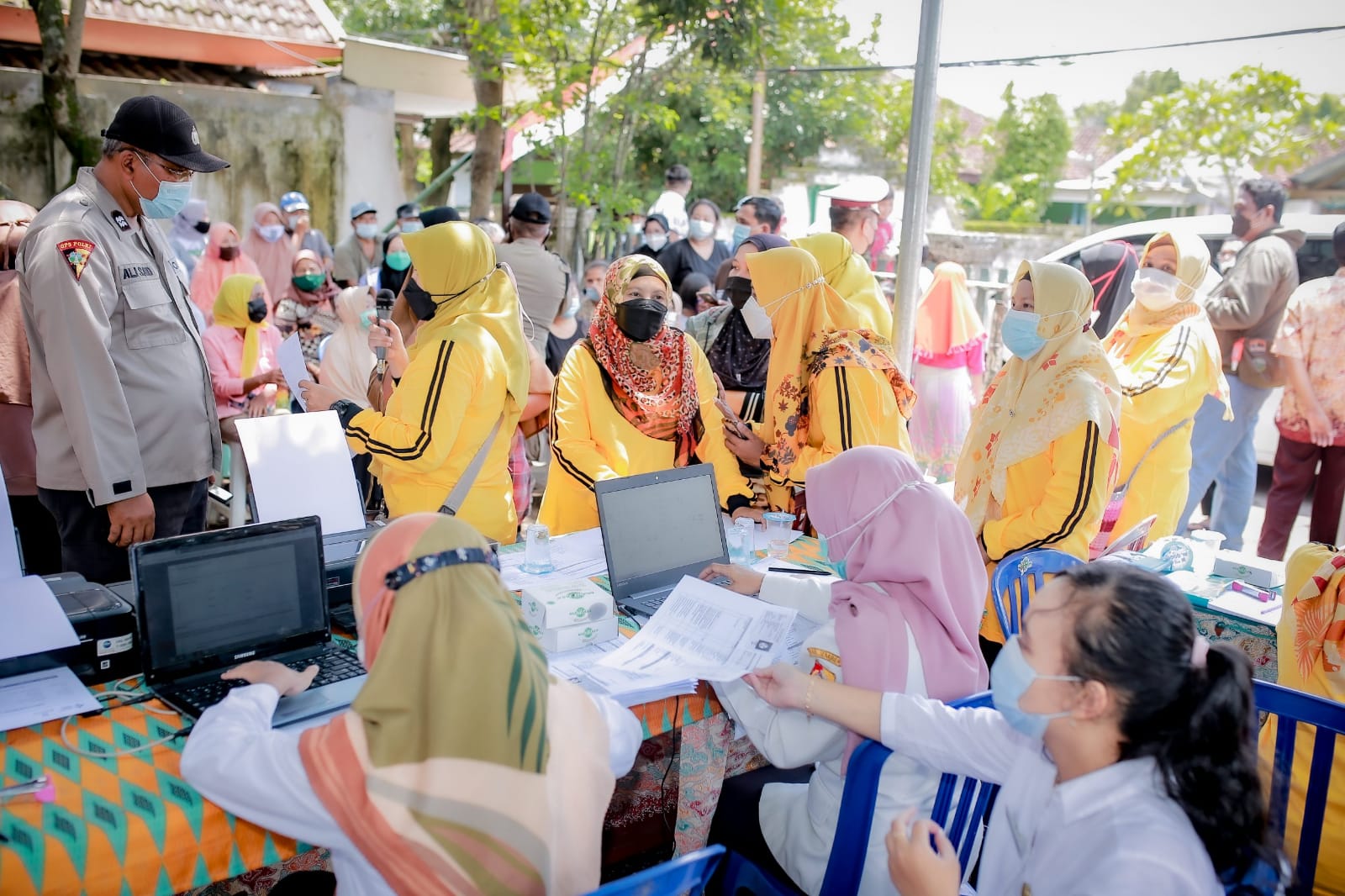Jember Targetkan Akhir Desember 70 Persen Warga Tervaksinasi
