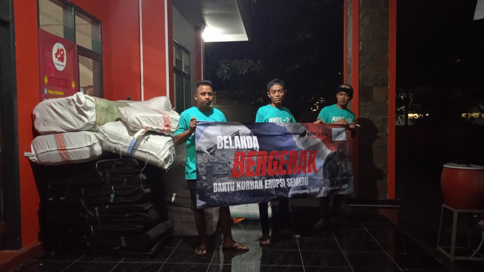 DPLN PDI Perjuangan Belanda Kirimkan 600 Matras untuk Korban Erupsi Semeru