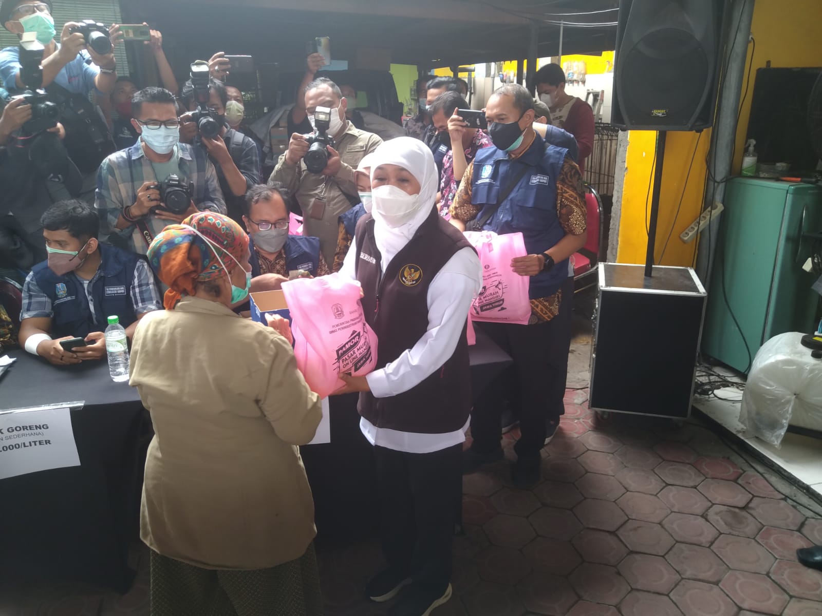 Pemprov Jatim Jual Minyak Goreng Murah