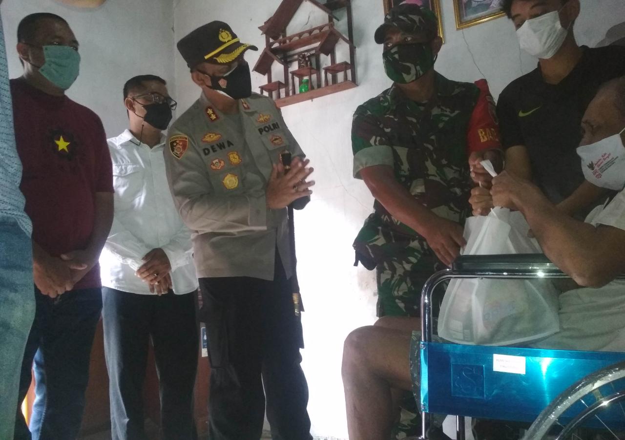 Sasar Lansia dan Warga Kurang Beruntung, Polres Kota Madiun Bersama SBMR-FSEBUMI Bagikan Ratusan Paket Sembako