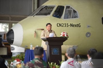 Menhan Prabowo Dukung Pemasaran Pesawat CN-235 ke Luar Negeri