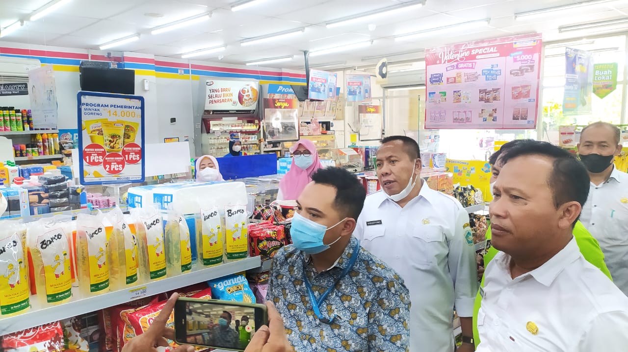 Kebijakan Satu Harga Tak Berlaku di Lamongan, Minyak Goreng Langka dan Tetap Mahal