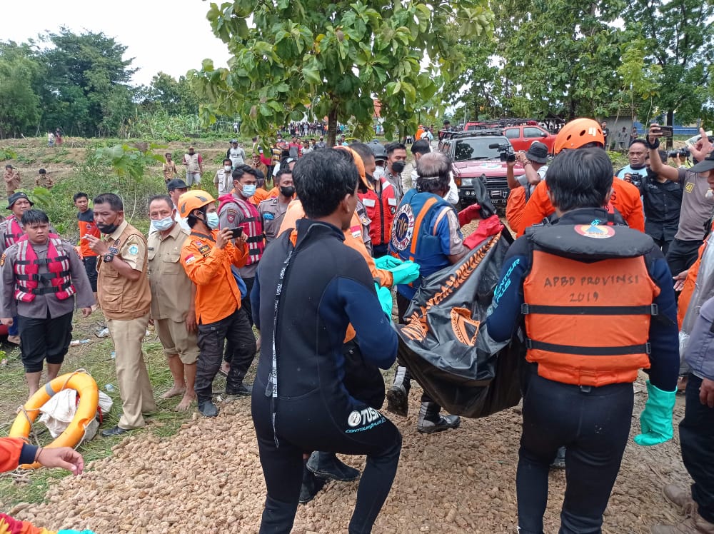 Dua Korban hilang Dalam Kecelakaan Perahu di Waduk Gondang Lamongan Ditemukan