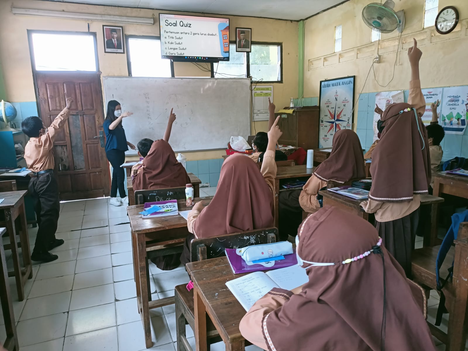 Petra Mengajar 2022: Mahasiswa Petra Mengajar Matematika di 10 Sekolah Dasar Surabaya