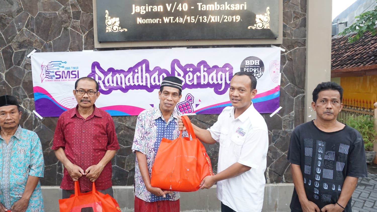 SMSI dan BDH Peduli Bagikan Ratusan Bingkisan pada Marbot
