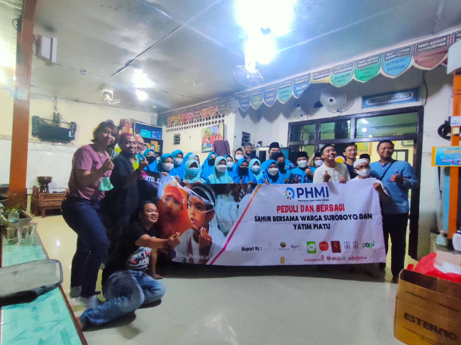 DPP PHMI: Serunya Berbagi Makan Sahur Bareng Warga Suroboyo