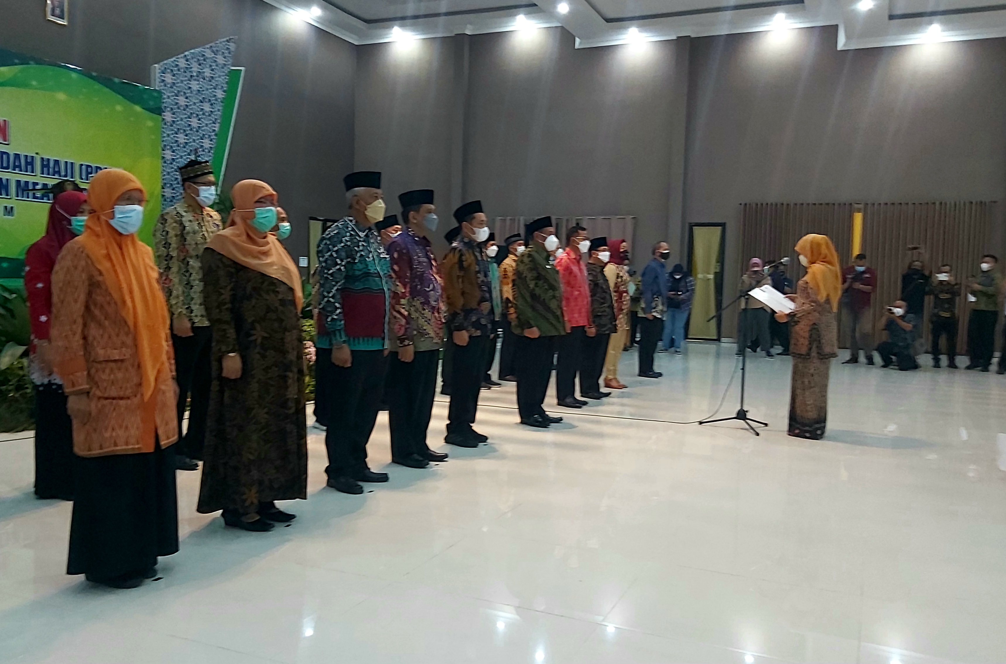 Gubernur Khofifah : CJH Harus Perhatikan Perbedaan Cuaca