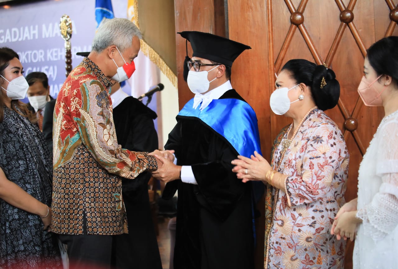 Menhub Terima Honoris Causa, Ganjar: Komitmen Mas Budi Tinggi Pada Profesi
