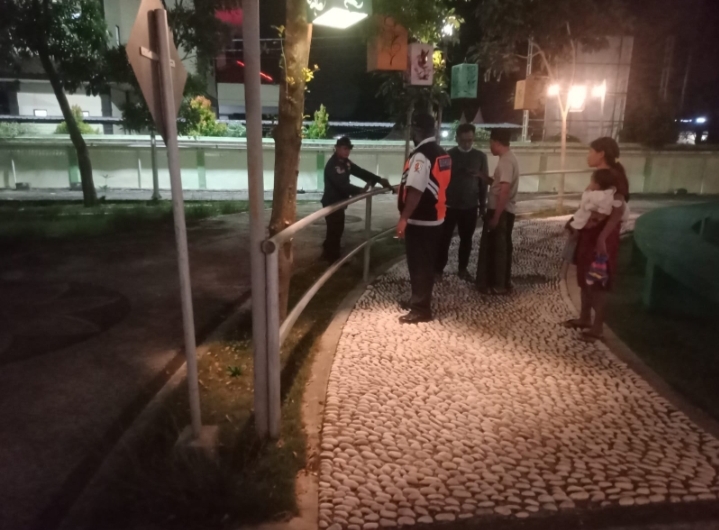 Tiang Pegangan Refleksi Taman Lokomotif Bojonegoro 'Nyetrum', Tim Gabungan Cek Lokasi