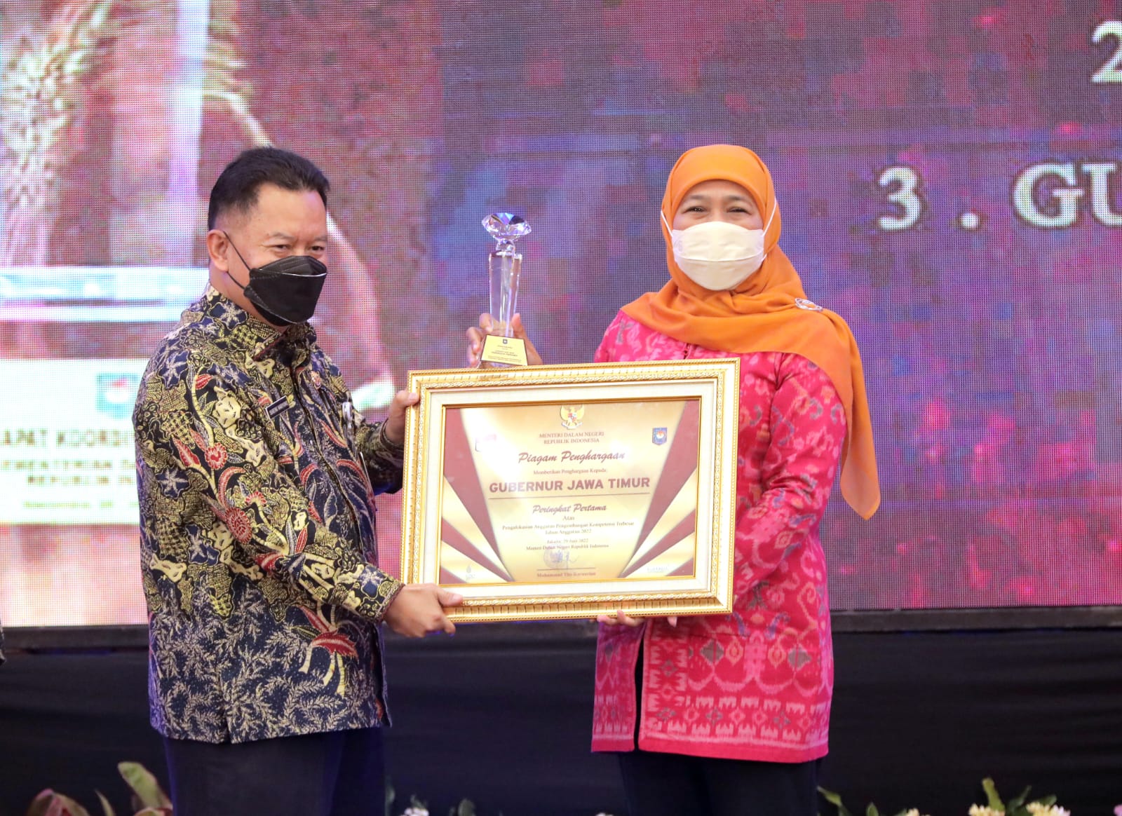 Pemprov Jatim Raih Dua Penghargaan dari Kemendagri RI