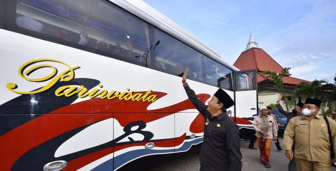 Bupati Pasuruan Titipkan 188 Jamaah Haji Pada Petugas