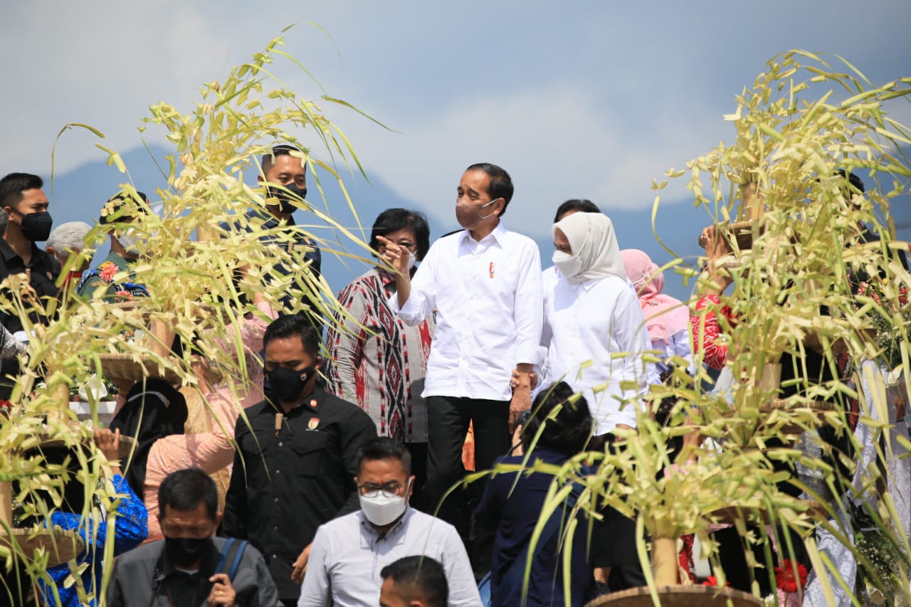 Jokowi dan Ganjar Hadiri Syukuran Hasil Bumi Gerakan Masyarakat