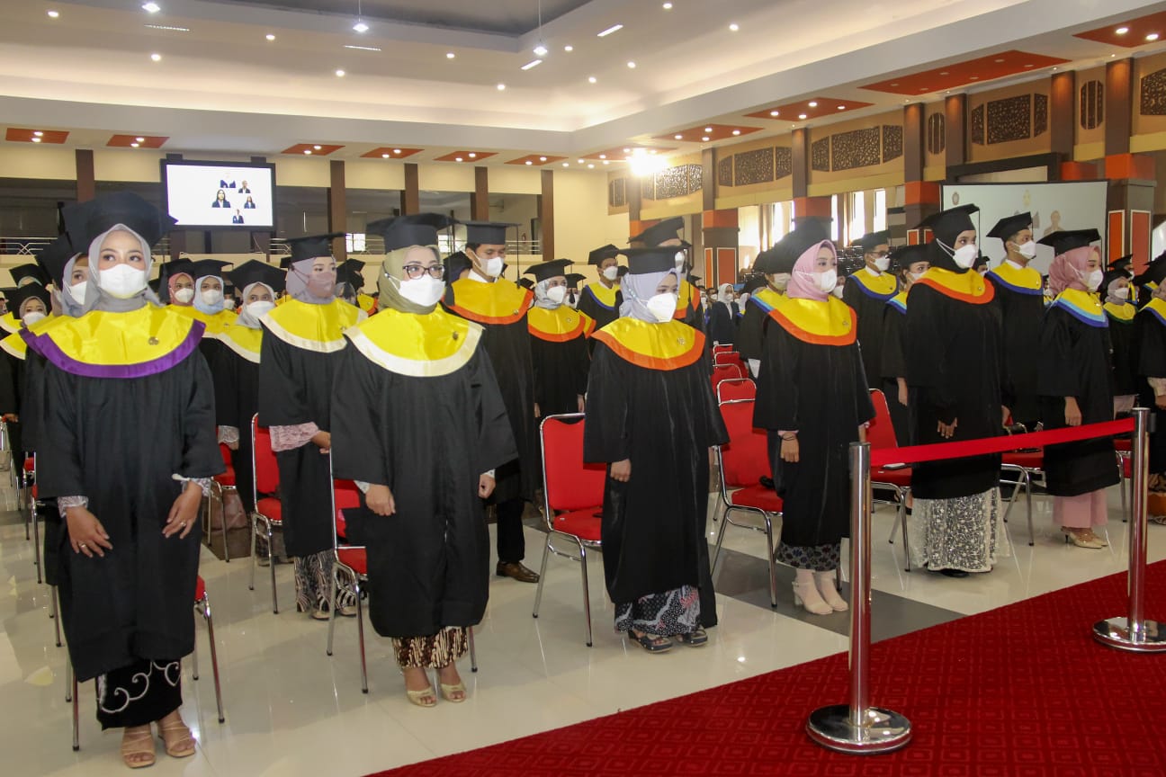 UB Gelar Wisuda Luring Pertama Selama Pandemi