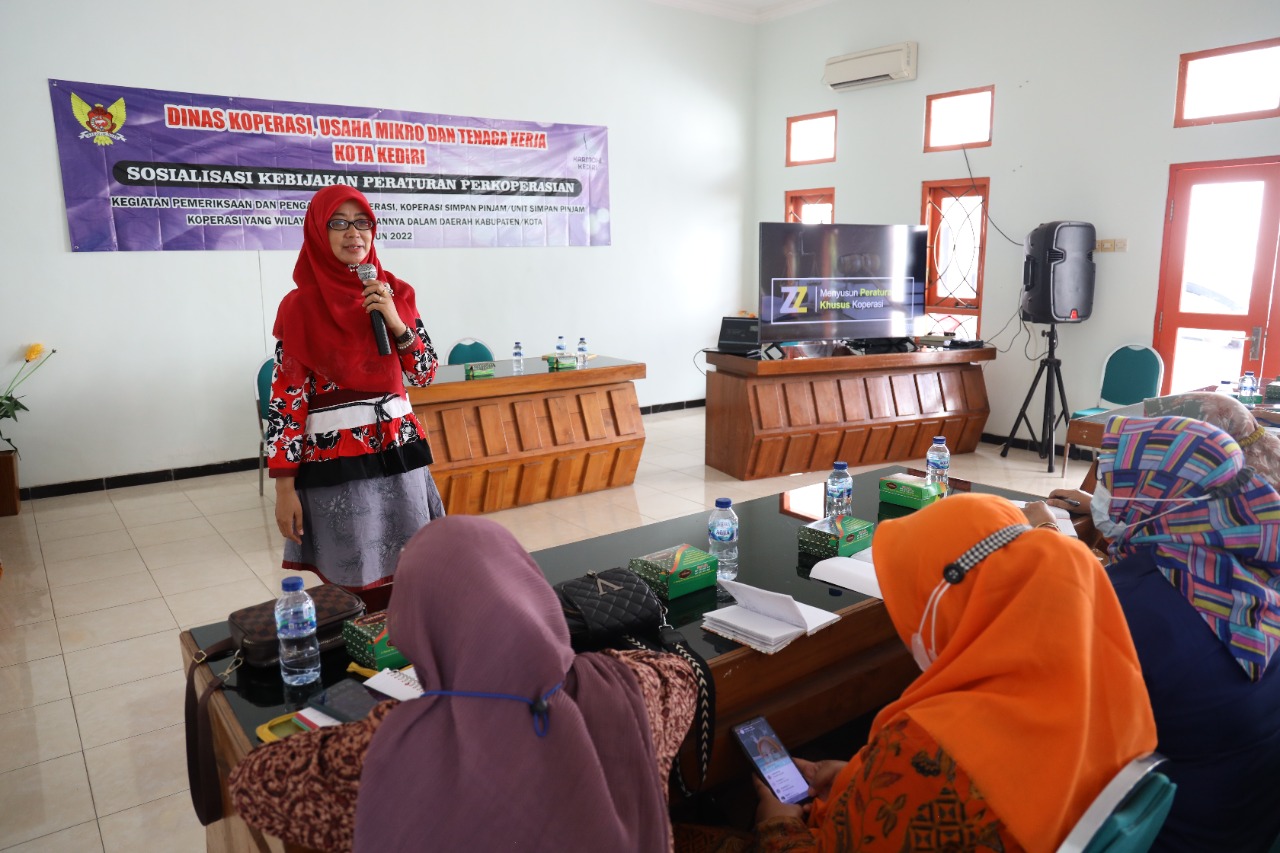 Dinkop UMTK Kota Kediri Edukasi Pengurus Koperasi Wanita Pemahaman Pengelolaan Koperasi