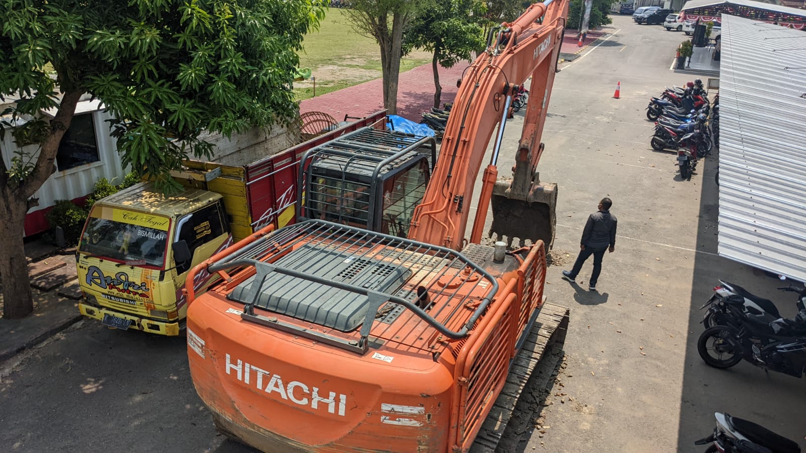 Diduga Pakai BBM Subsidi, Excavator Proyek Jembatan Milik BPBD Kab. Madiun Diamankan Polisi