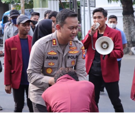 Dua Aksi Demo di Kabupaten Kediri, Tolak Kenaikan Harga BBM dan Protes Jalan Rusak