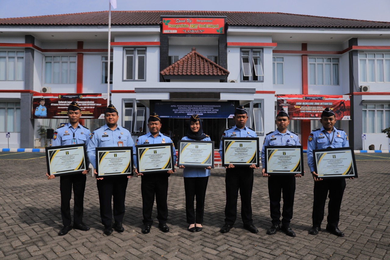 Gagalkan Penyelundupan Narkotika, Delapan Pegawai Lapas Dapat Penghargaan dari Kakanwil