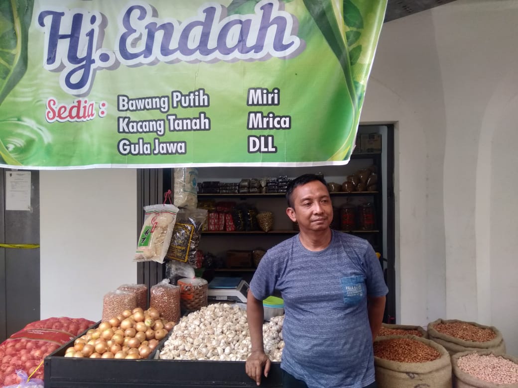 Pedagang Bumbon dan Sayur Keluhkan Sepi Pembeli di Pasar Johar Kauman