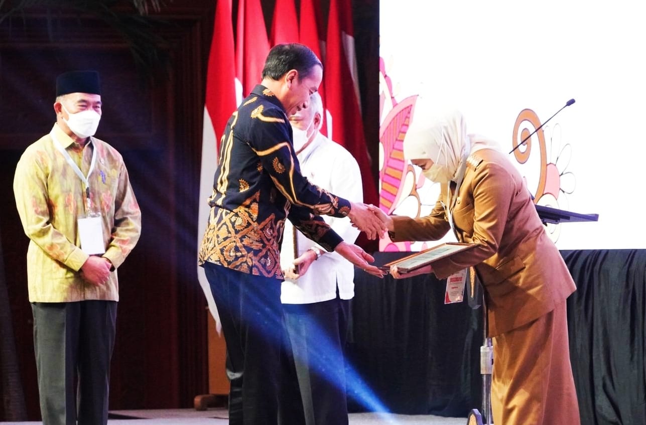Terima Data P3KE Dari Presiden, Gubernur Khofifah Tancap Gas Berantas Kemiskinan Ekstrem di Jatim