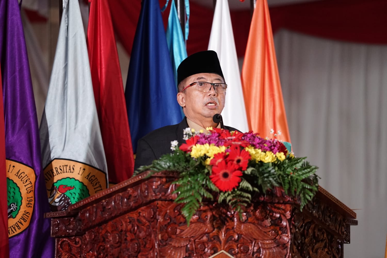 Bambang DH Ungkapkan Kebanggaan Terhadap Civitas Untag Surabaya di Momen Wisuda