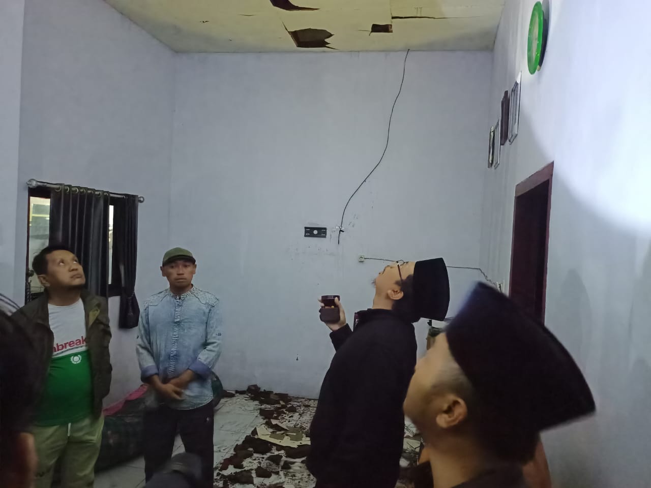 Diterjang Badai dan Hujan Deras, Puluhan Bangunan di Sidoarjo Rusak