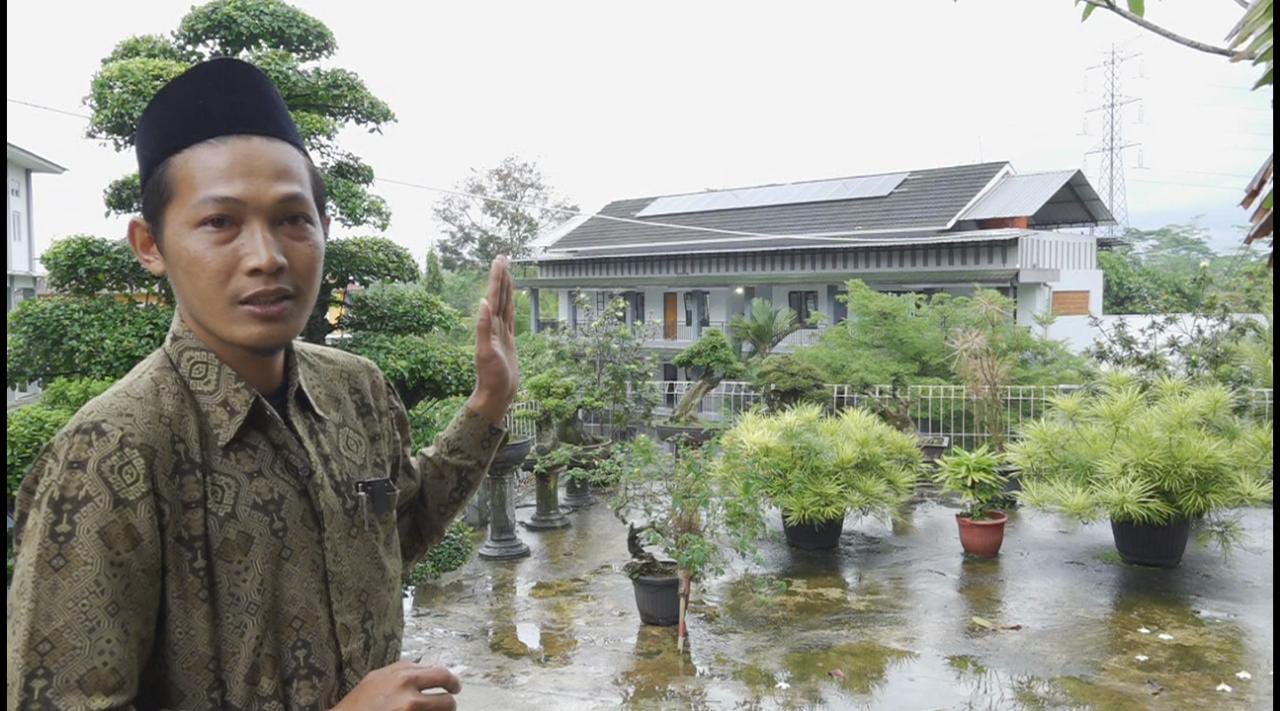 Ganjar Bantu Pembangkit Listrik Tenaga Surya Untuk Pesantren
