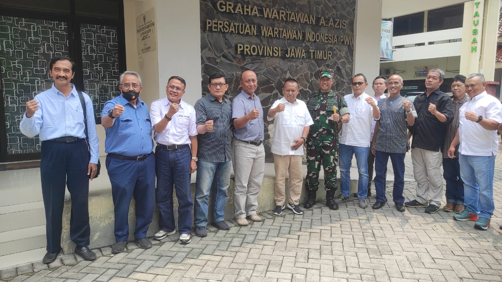 Kunjungi PWI Jatim, Danrem 084 Baskara Jaya Kenang Masa Kecil
