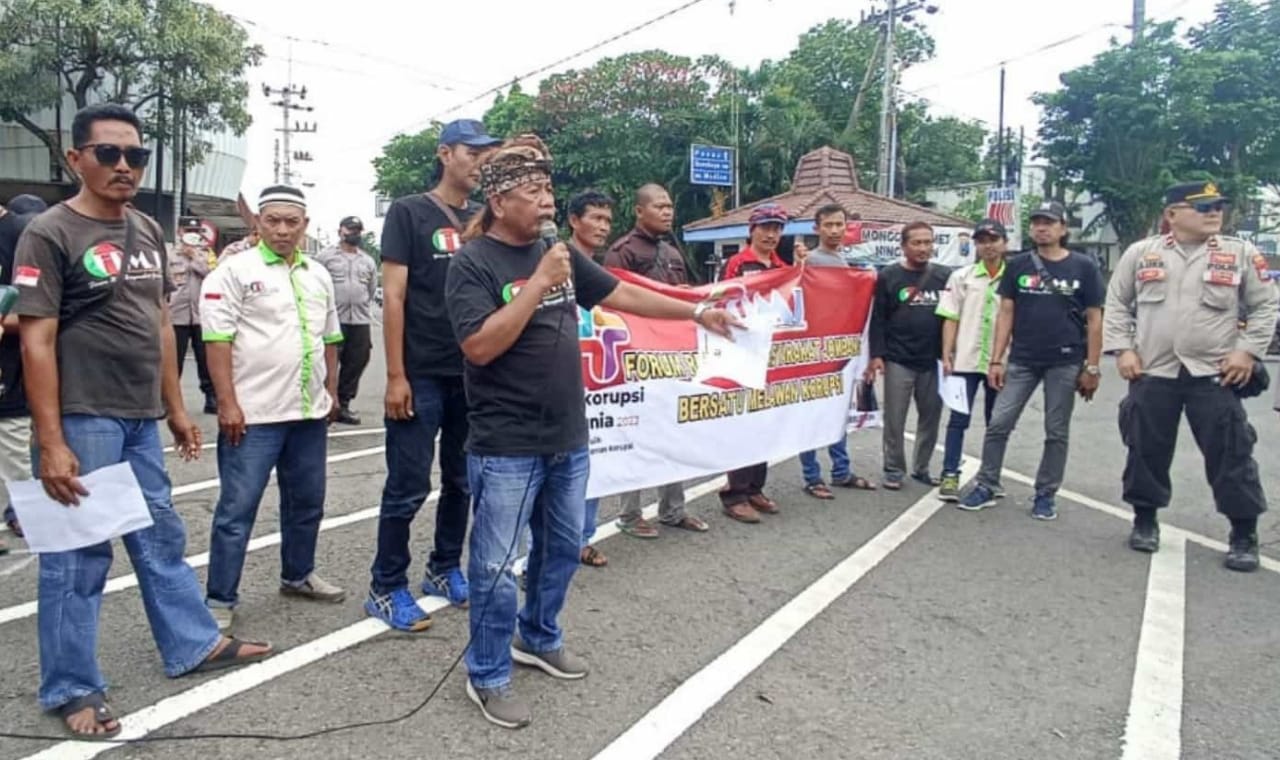 Massa FRMJ Demo Soroti Kasus Dugaan Nepotisme Dana Pokir di Jombang