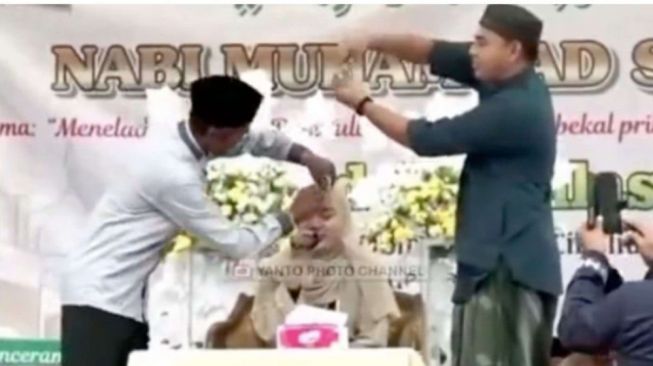 Pria Penyawer Qariah Meminta Maaf