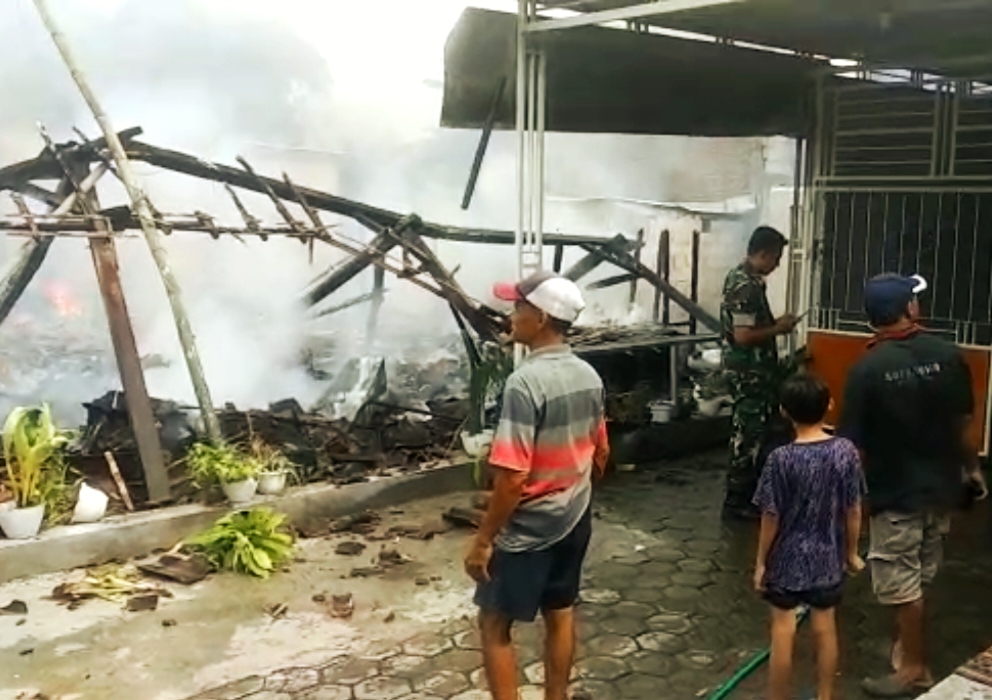 2 Rumah Warga Mojokerto Terbakar Akibat Hubungan Arus Pendek