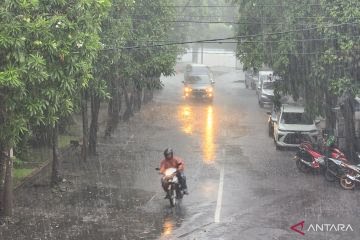 Jumat ini Surabaya Berpotensi Hujan Disertai Petir
