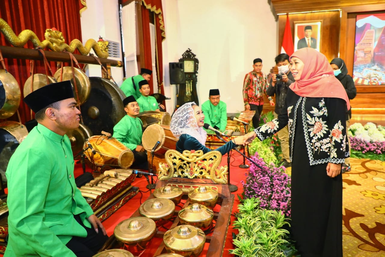 Gubernur Khofifah Beri Apresiasi dan Tunjangan Kehormatan pada 1.000 Seniman dan 240 Juru Pelihara Cagar Budaya Jatim