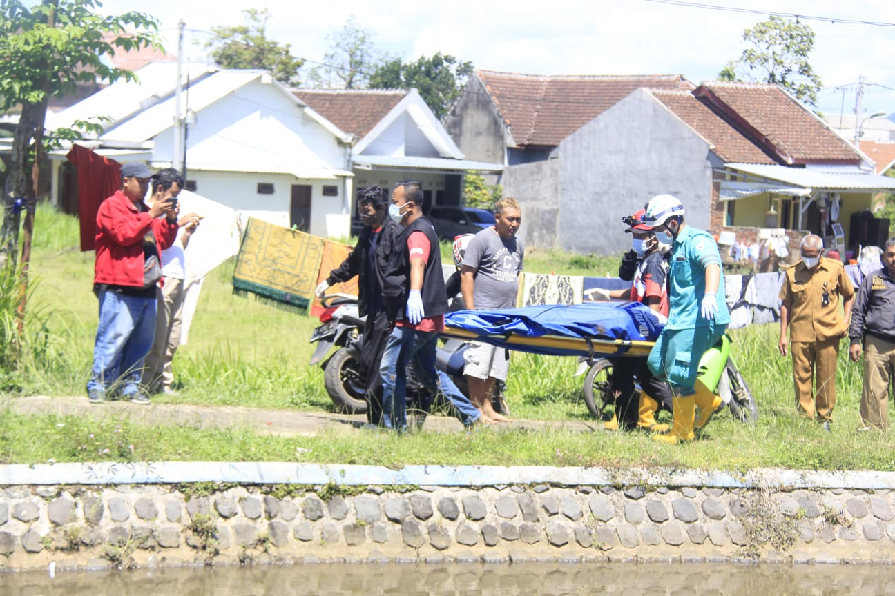 Sempat Dikira Boneka, Sosok Mayat Perempuan Ditemukan di Sungai Swereg Kedungkandang