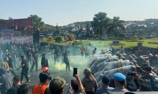 Siap Siaga Jaga Keamanan Pemilu 2024, Polresta dan Pemkot Malang Gelar Peragaan Sispamkota
