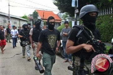Densus 88 Sita Obat dan Dokumen dari Rumah Terduga Teroris di Banyuwangi