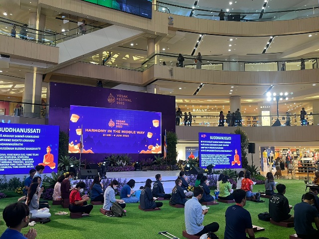 Vesak Festival di Surabaya: Memperkuat Persatuan Melalui Keberagaman dan Spiritualitas