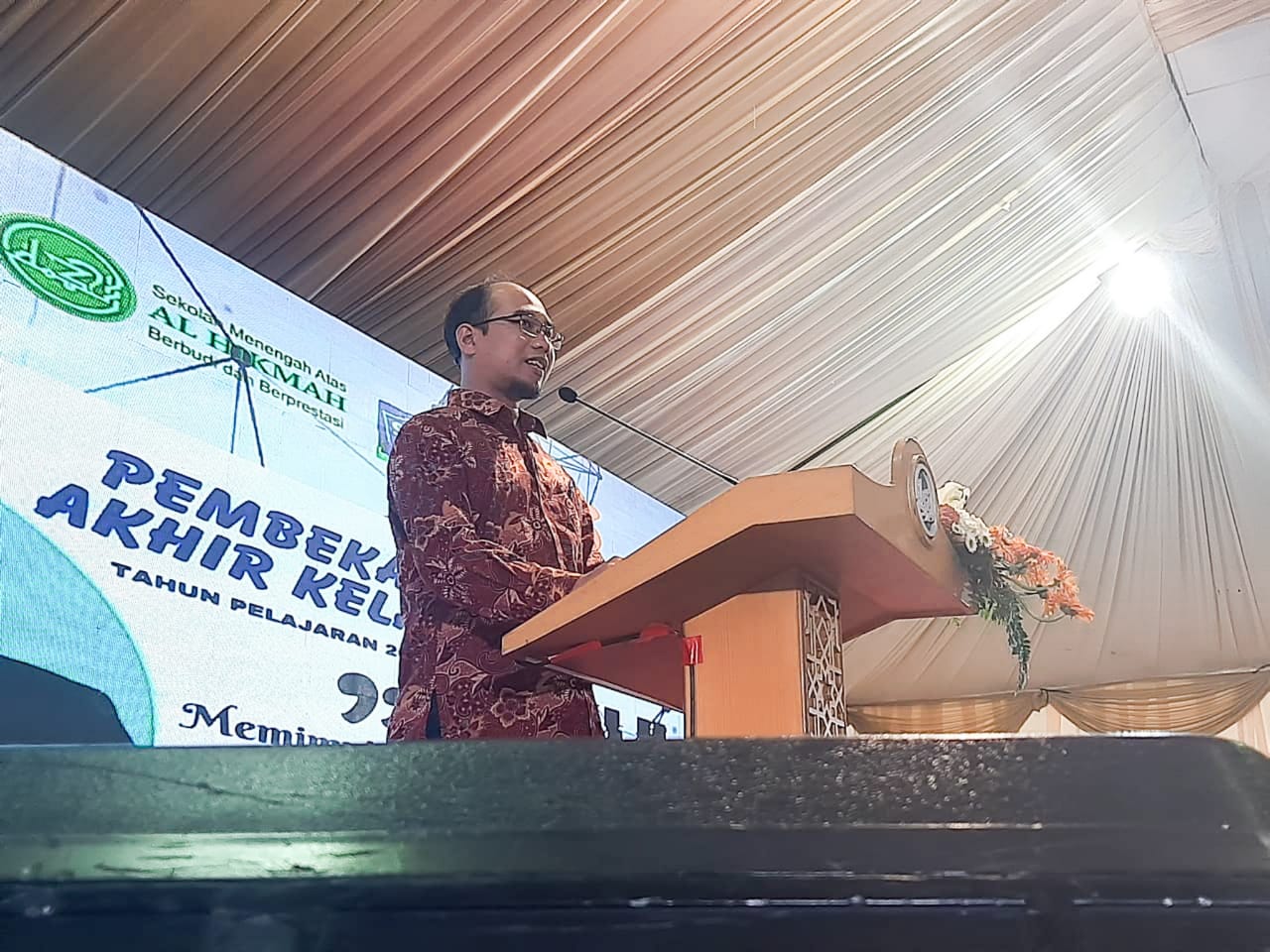 Ilmuwan RI Penemu Jaringan 4G LTE Bagikan Kunci Sukses Dihadapan Lulusan SMA di Surabaya
