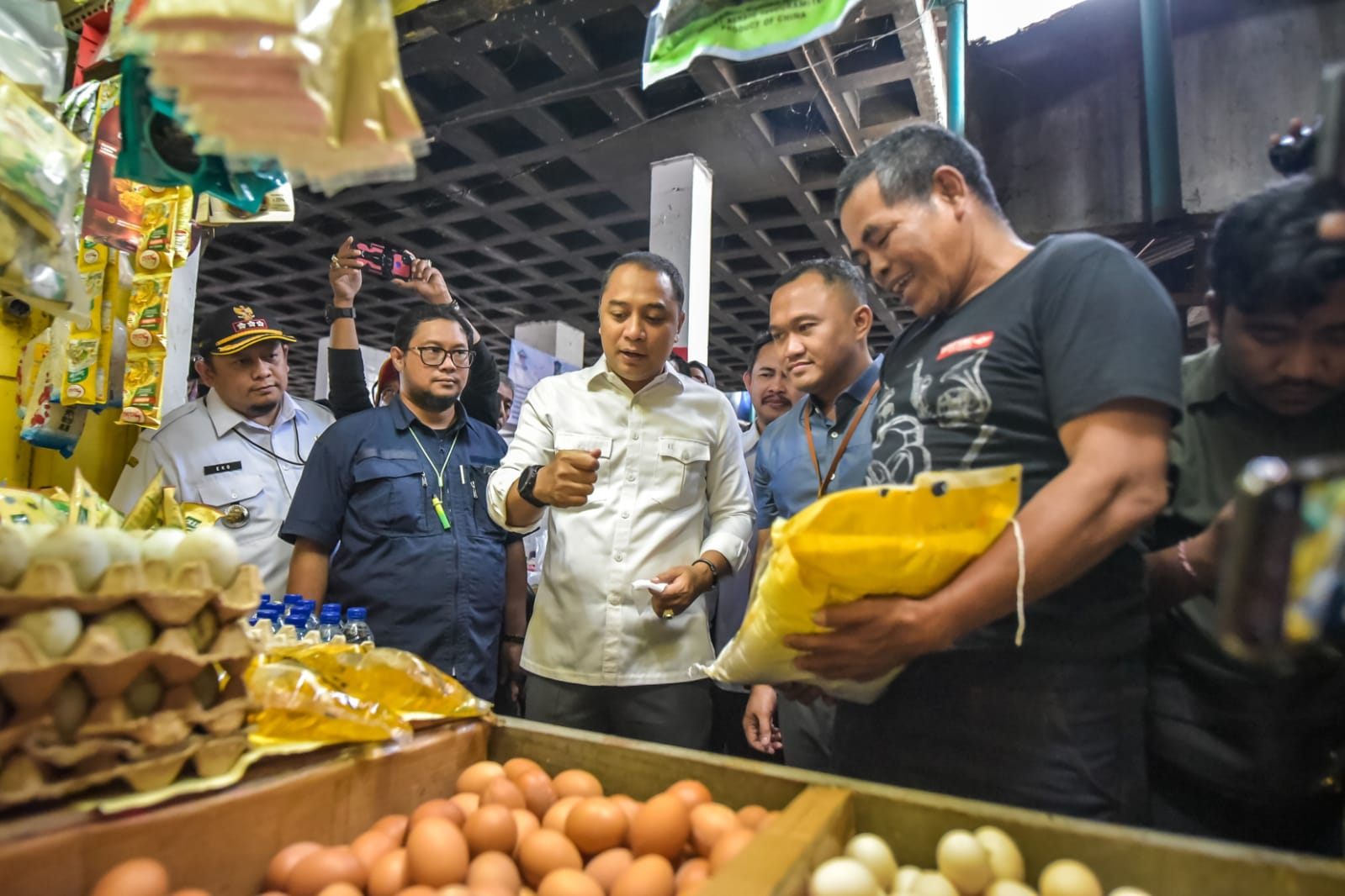 Inflasi Surabaya Turun, Harga Bahan Pokok Dijaga Stabil hingga Idul Adha